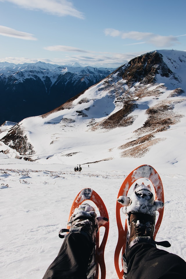 Snowshoeing in fresh powder in Morzine